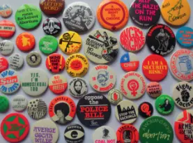 Badges politiques des années 60/70