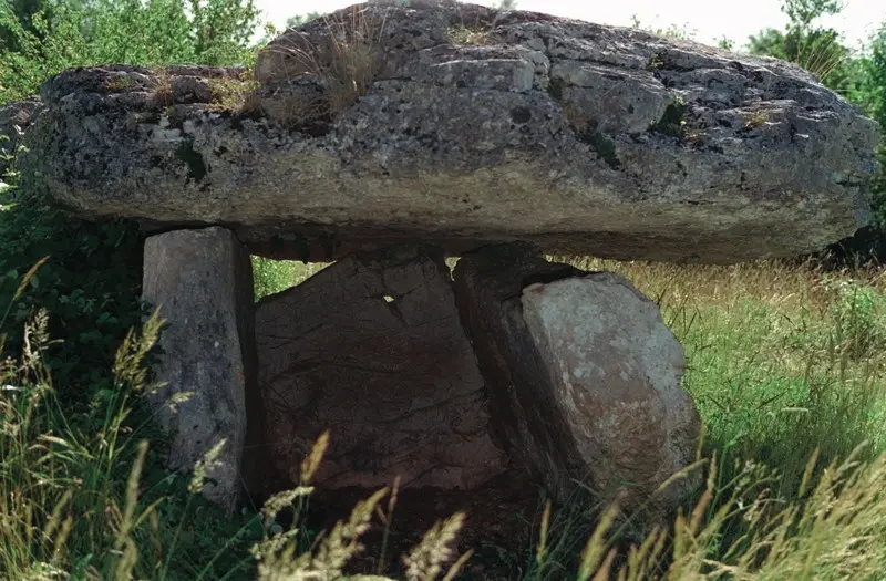 Lentillac du Causse : Dolmen dit La Pierre- Levée