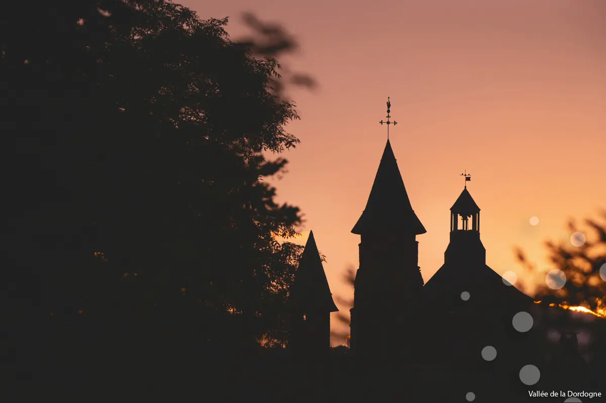 Collonges-la-Rouge au coucher du soleil