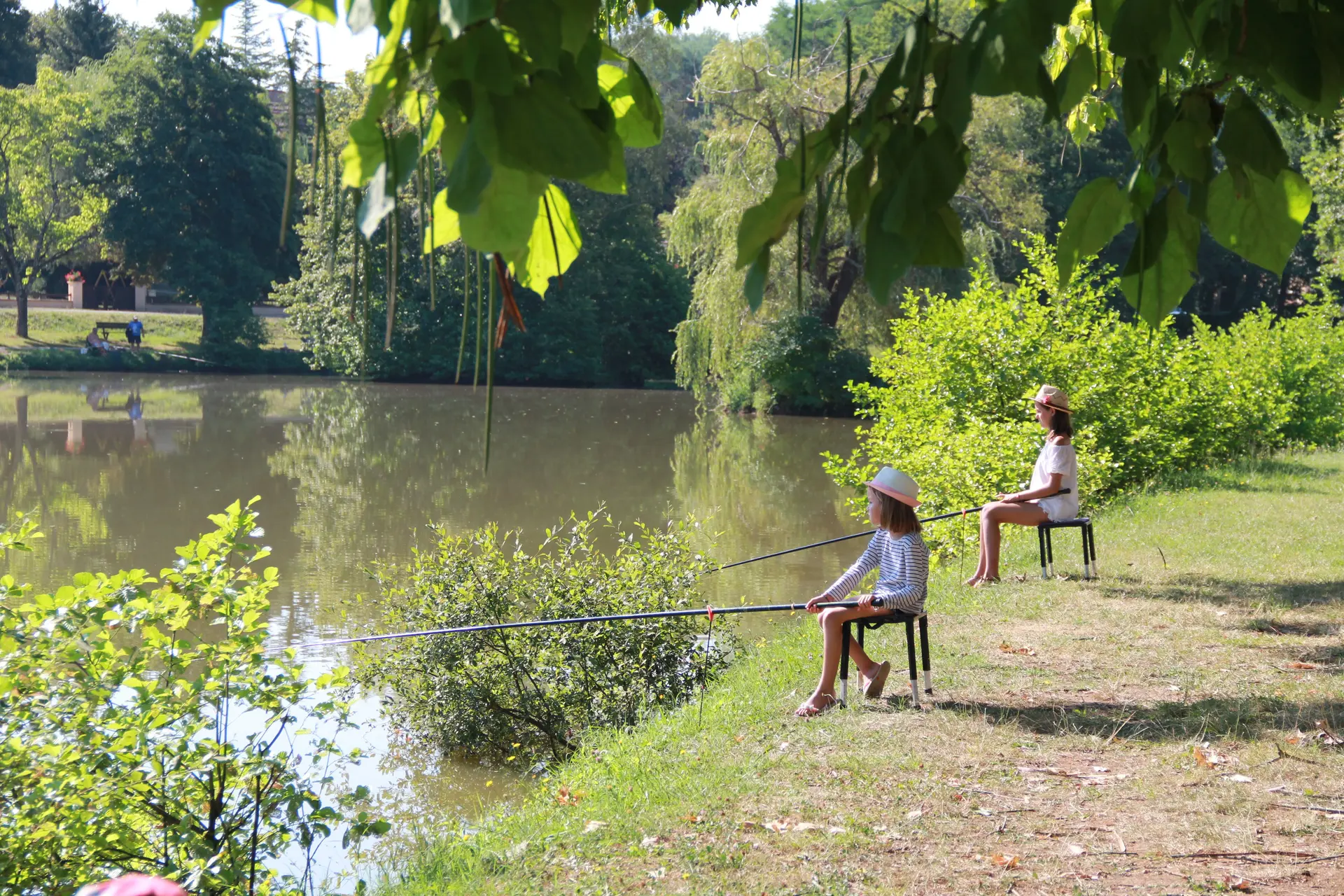 Fillettes pêche