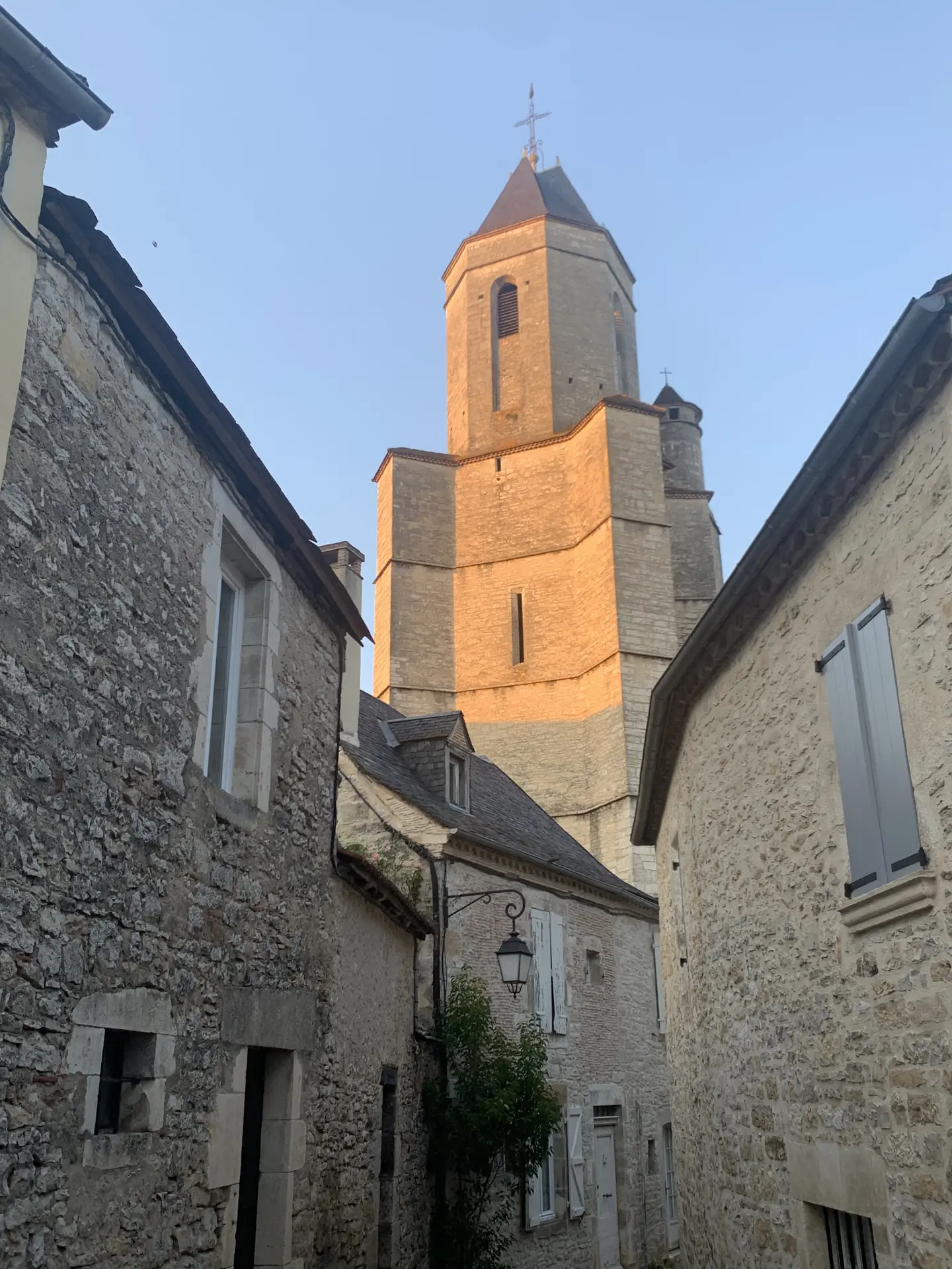 L'eglise Saint Maur eglise fortifiée 12°/14°