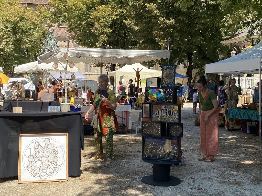 marché d’art et d'artisanat d’art à Figeac 1