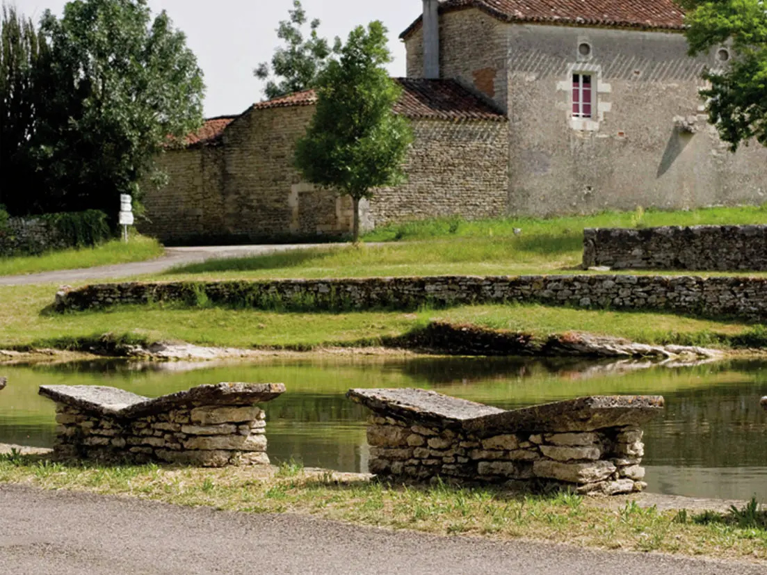 Aujols : Lac et Pierres à Laver