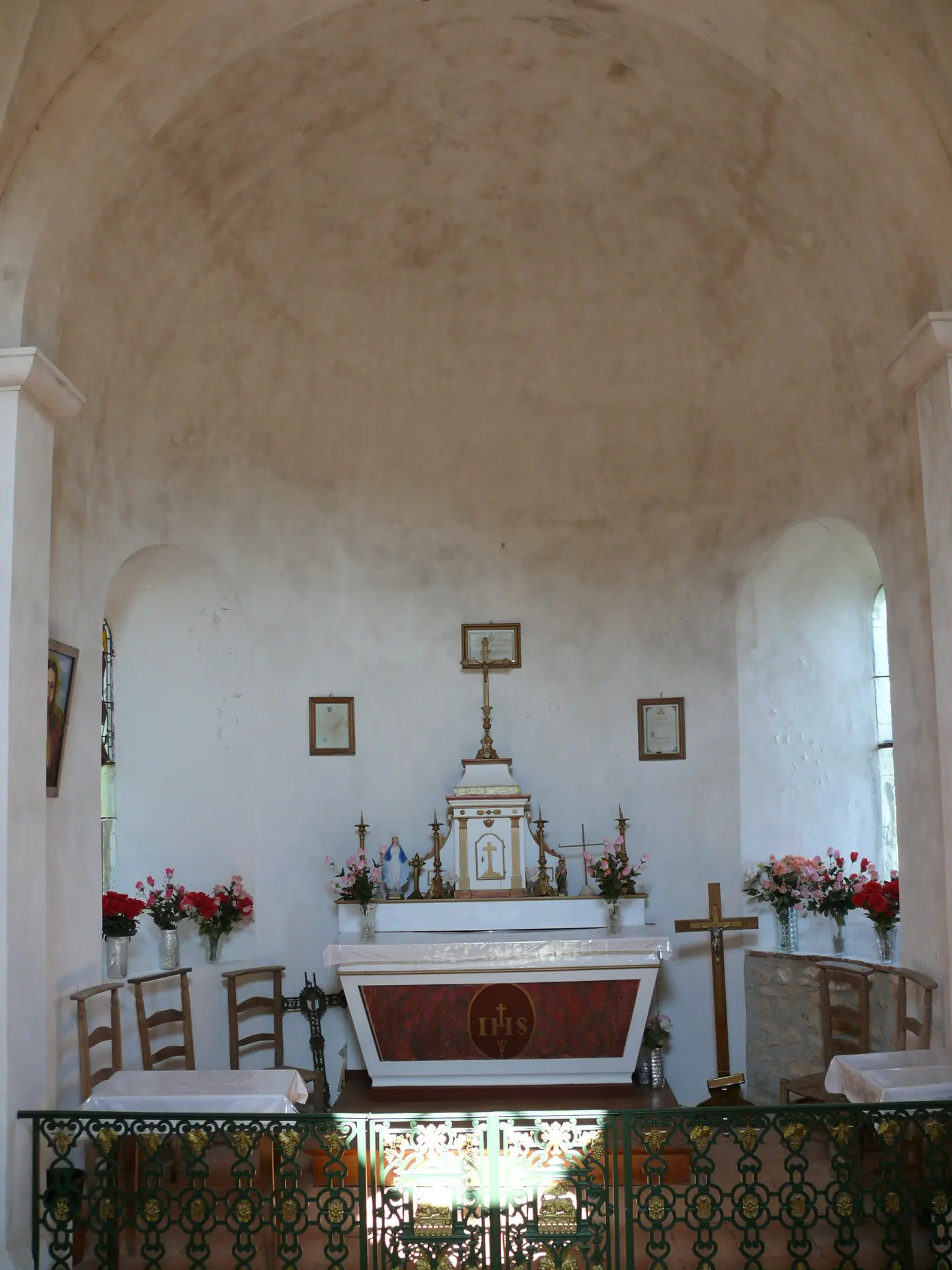 Interieur de la chapelle Sainte-Croix