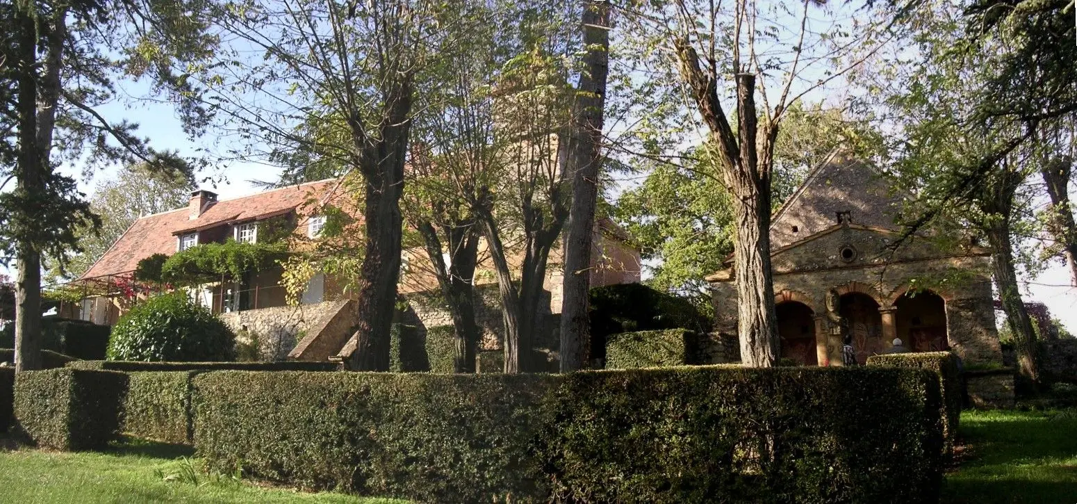 Maison Bissière-Vue du jardin coté sud, maison et oratoire