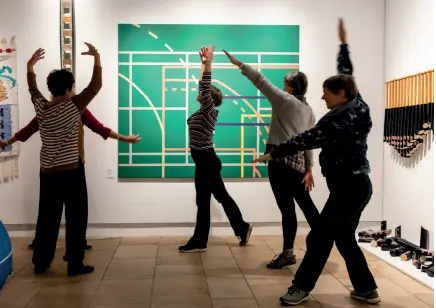 Mouvement libre avec Stéphanie Morier dans l’exposition Sportive Attitude, 2024 ©Alexis Mestre
