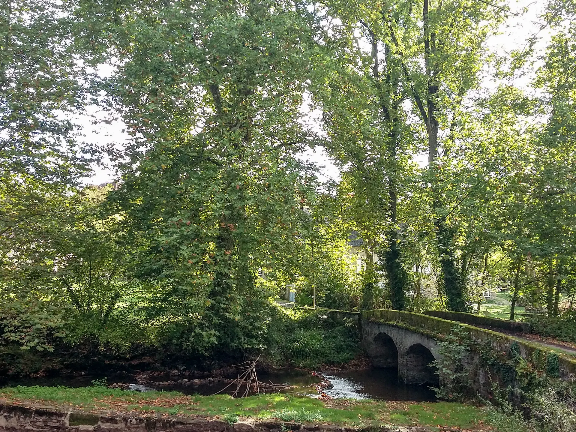 Petit pont sur l'Ouysse - Rueyres_16 © Lot Tourisme - A. Leconte