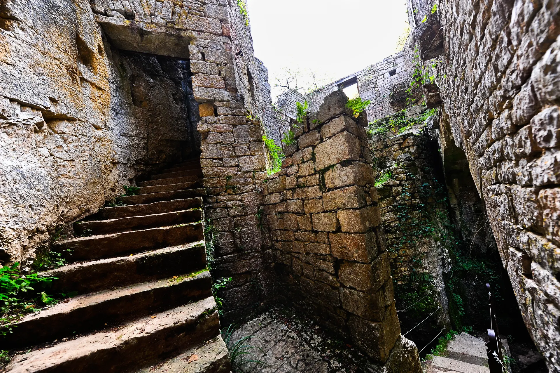 Ruines_du_Moulin_du_Saut_a_Gramat-Cochise_Ory-732