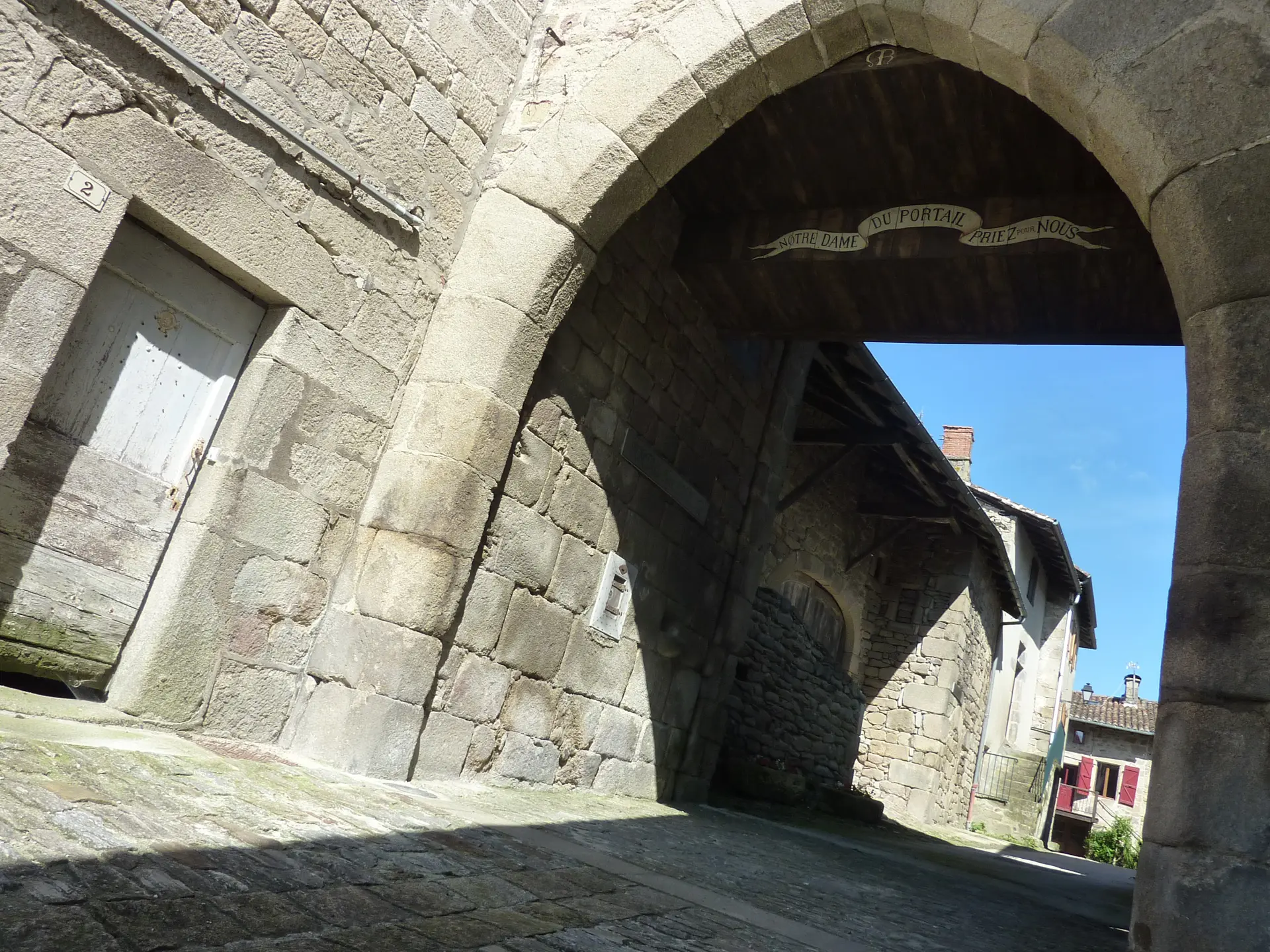 Sousceyrac - Portail Notre Dame_02 © Lot Tourisme - C. Sanchez