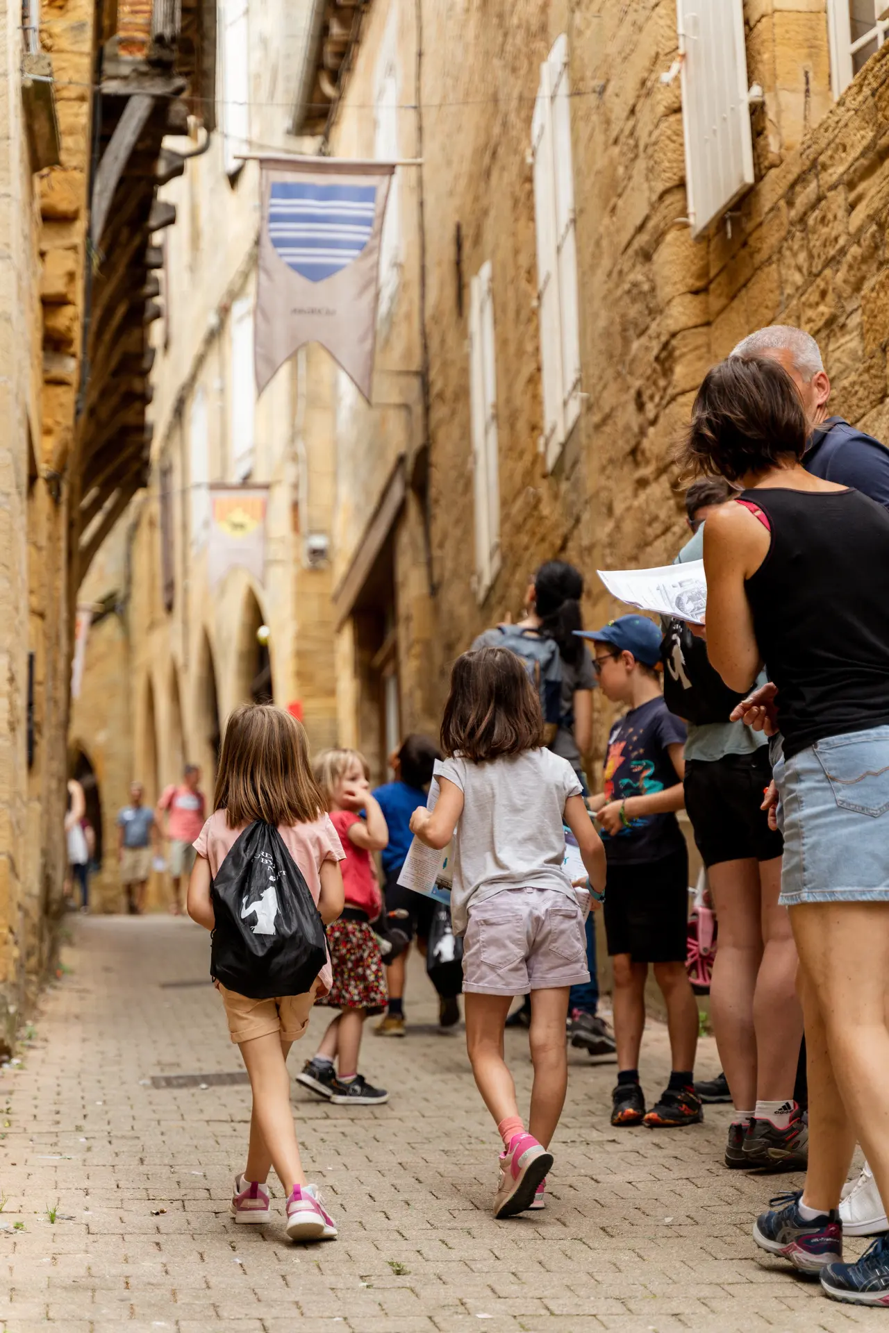 Visite Lud'Ambule enfants dans la rue du Majou