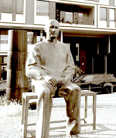 brecht-berlin-x-lg-1