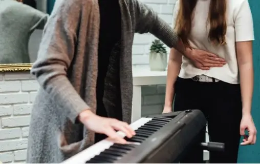 Jeux sonores et technique vocale