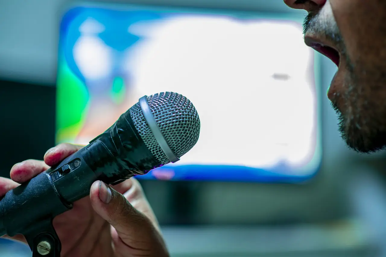 microphone-4547638_1280