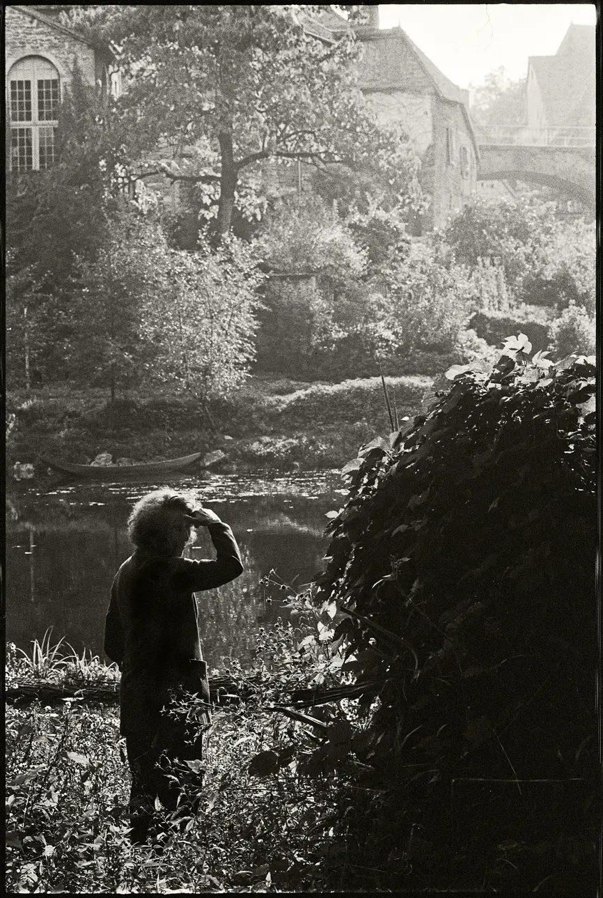 p5 ©Gilles WALUSINSKY_Gisèle Freund à Carennac dans le Lot en 1979