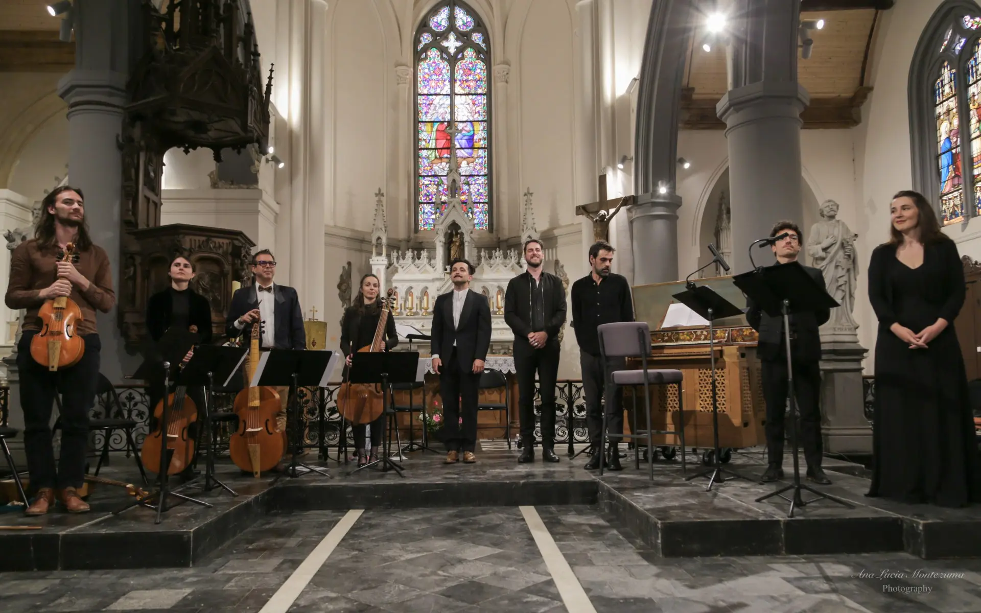 Ensemble près de votre oreille