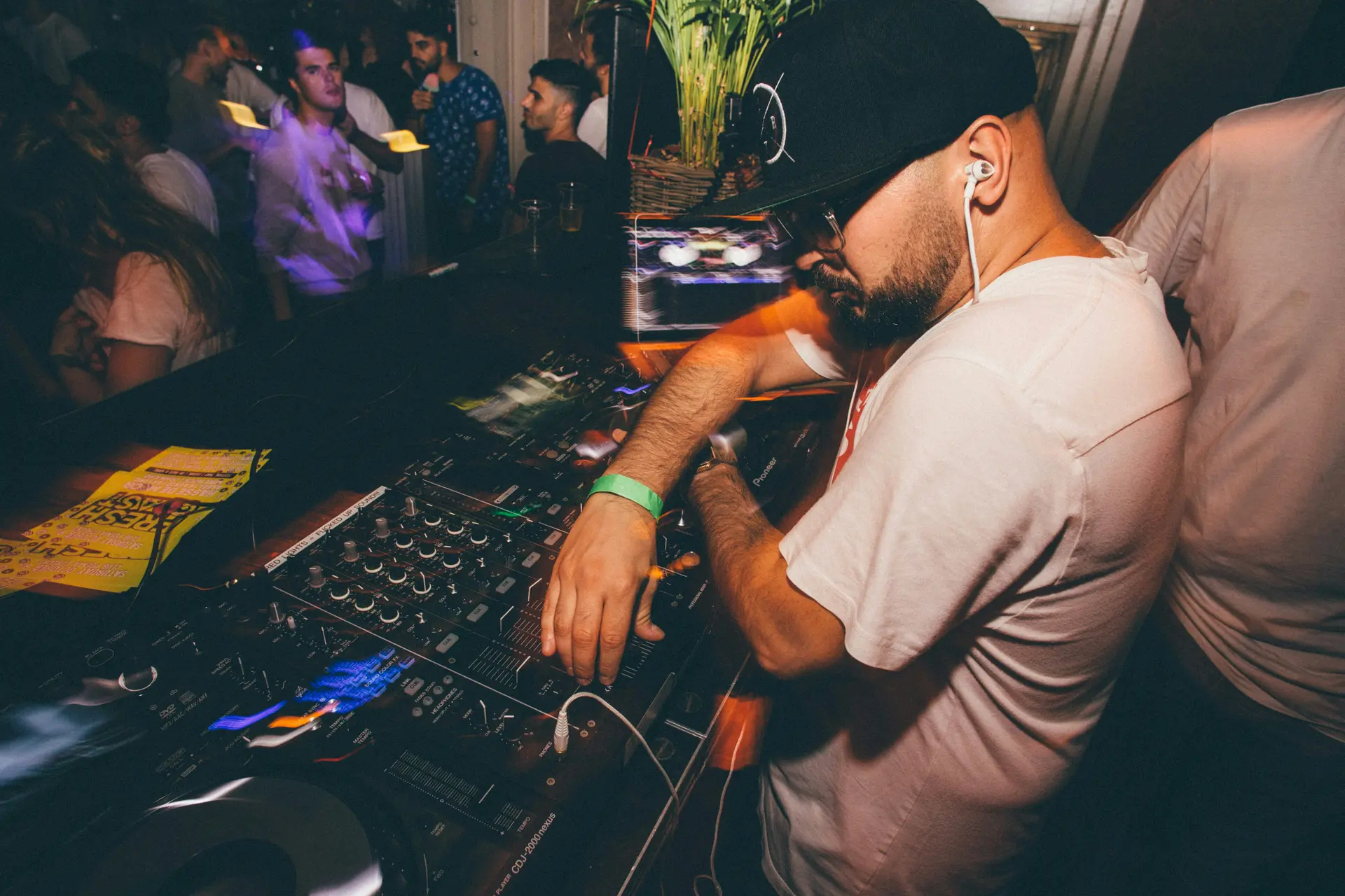 DJ