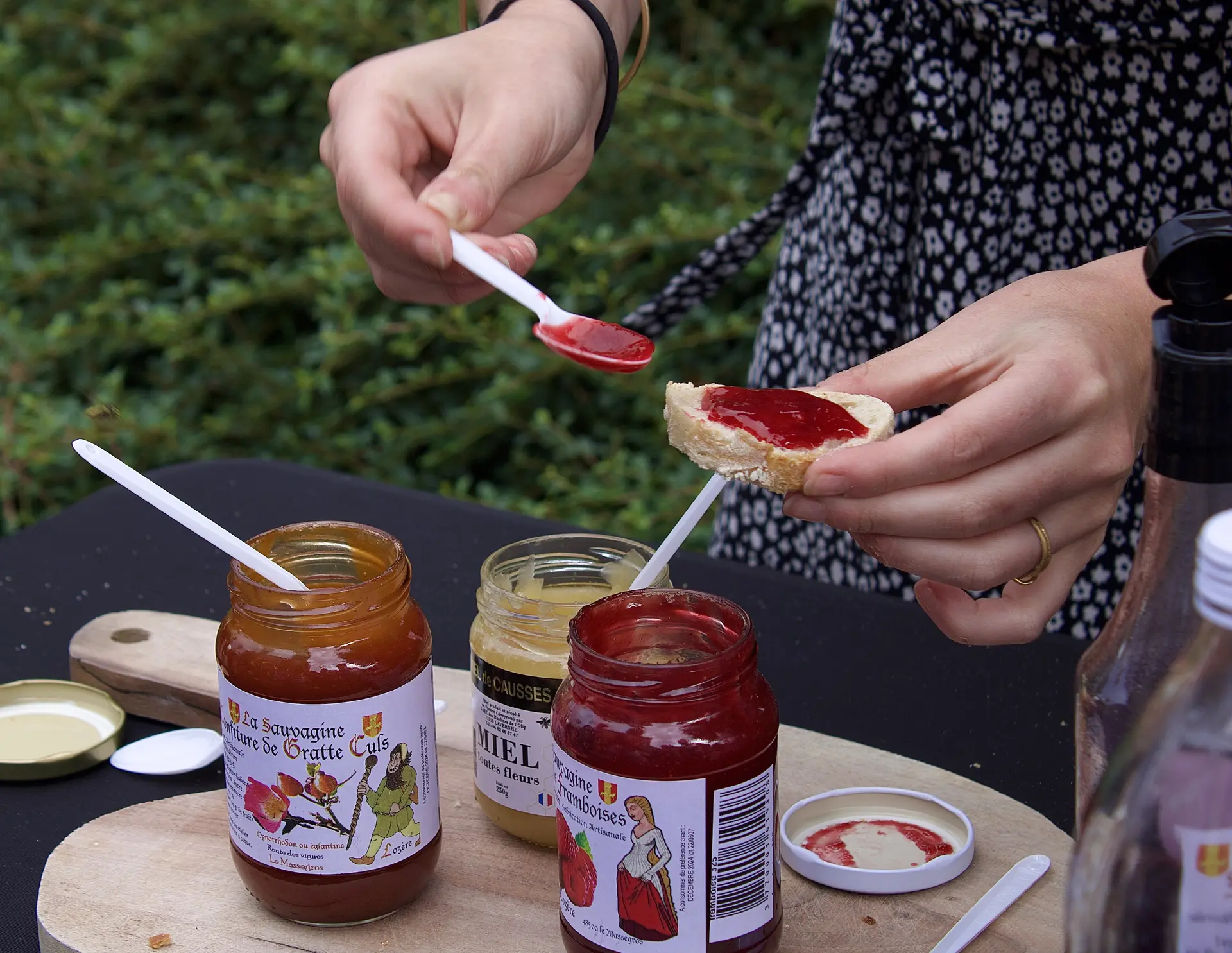 Dégustation de produits locaux lors de la visite guidée du Massegros