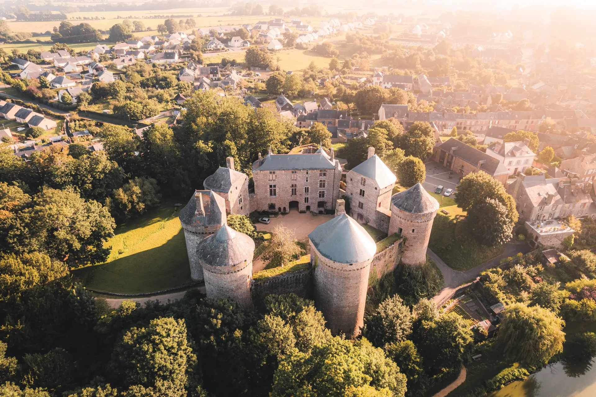 Lassay les Châteaux