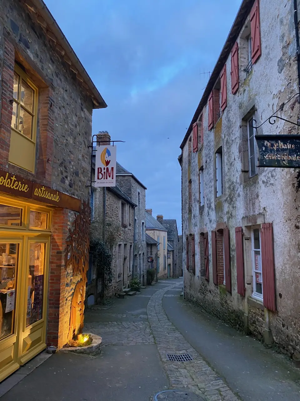 Grande Rue à la tombée de la nuit
