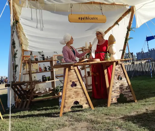 Boutique d'apothicaire reconstituée par les Simples Médecines