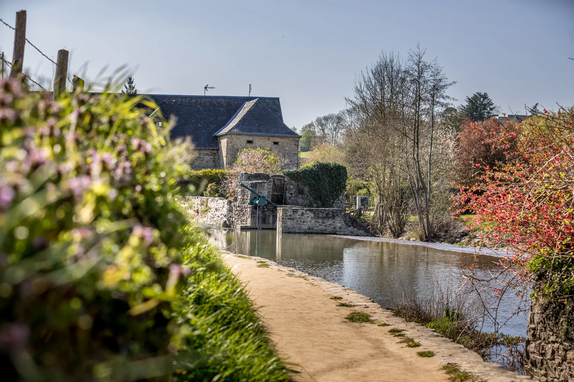 Sentier des Dames © Fabien Chéré - OT de Sainte-Suzanne les Coëvrons