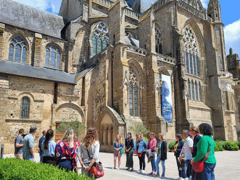 Visite guidée de la Basilique d'Évron en Mayenne
