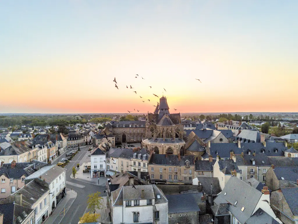 Évron - Basilique - Mayenne