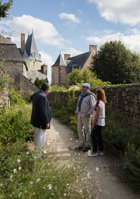 Visite_guidee_Sainte_Suzanne