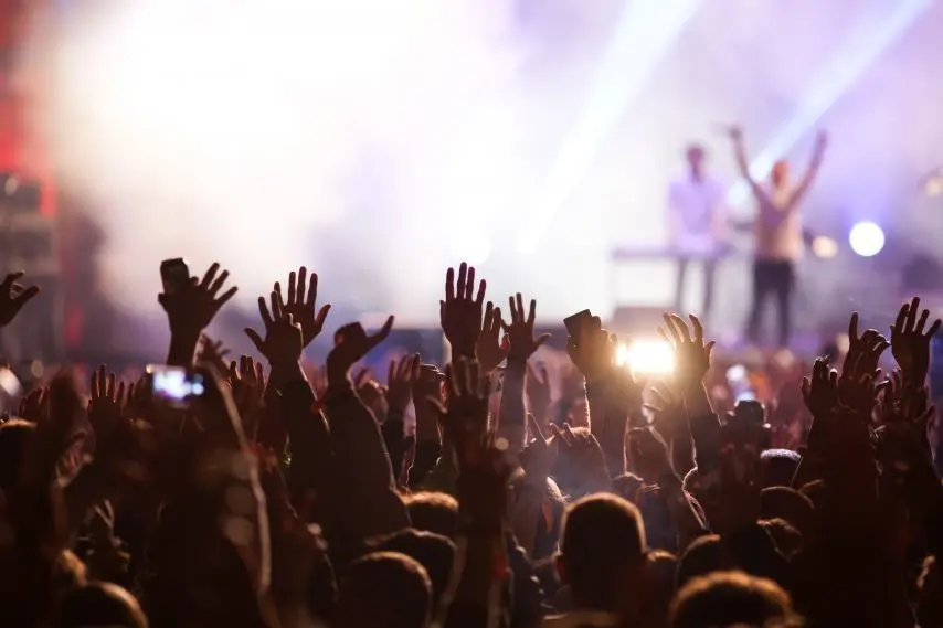 bercy-accorhotels-zenith-paris-concerts-evenements-salons-annules-maintenus-coronavirus-dates-854x569