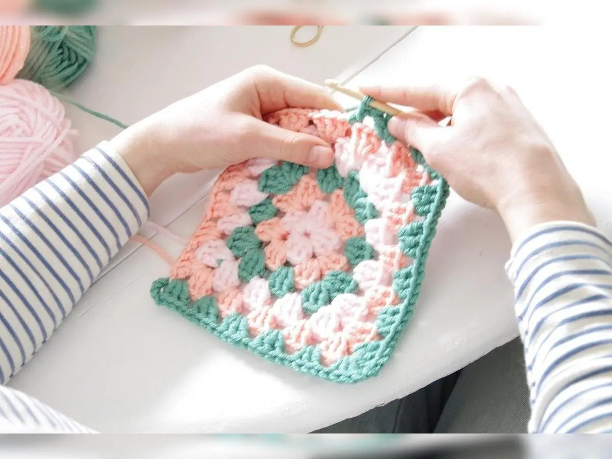 Atelier crochet en normandie innitiation - pochette granny square 2 (1)