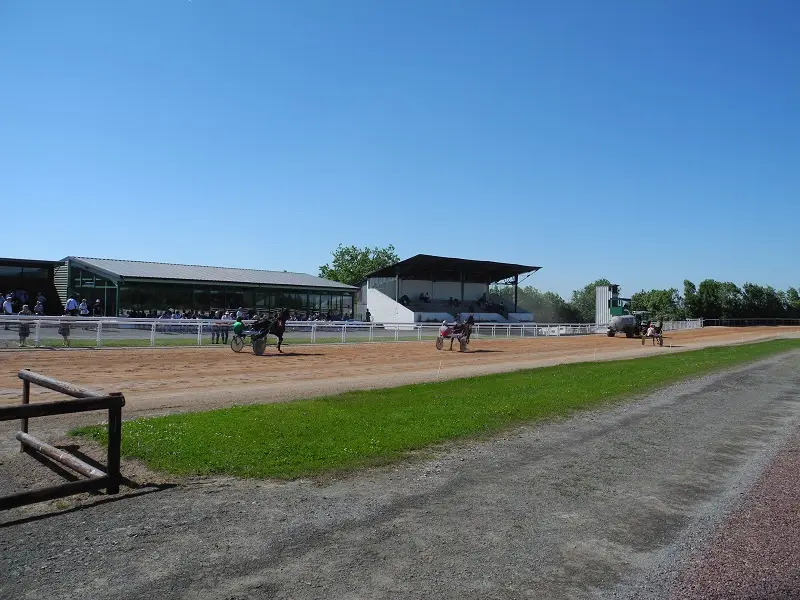 COURSES HIPPIQUES VILLEDIEU