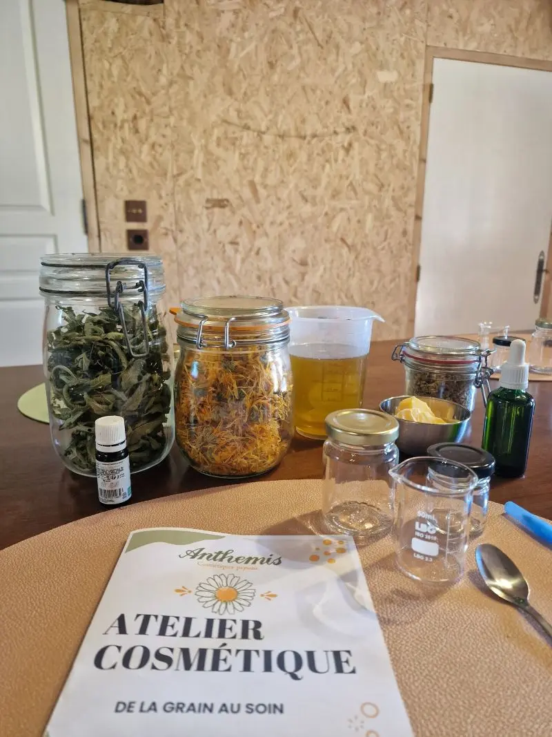 Atelier_Anthemis_cosmetiques-credit-OTGTM-Estelle_COHIER-37536-1920px (1)