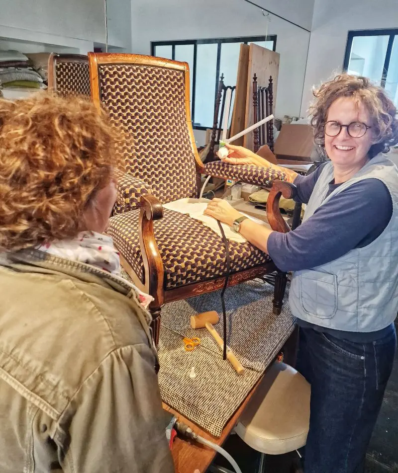 Geraldine NAKLE tapissiere d'ameublement a Granville (credit OTGTM Estelle COHIER 38253 ) 2025