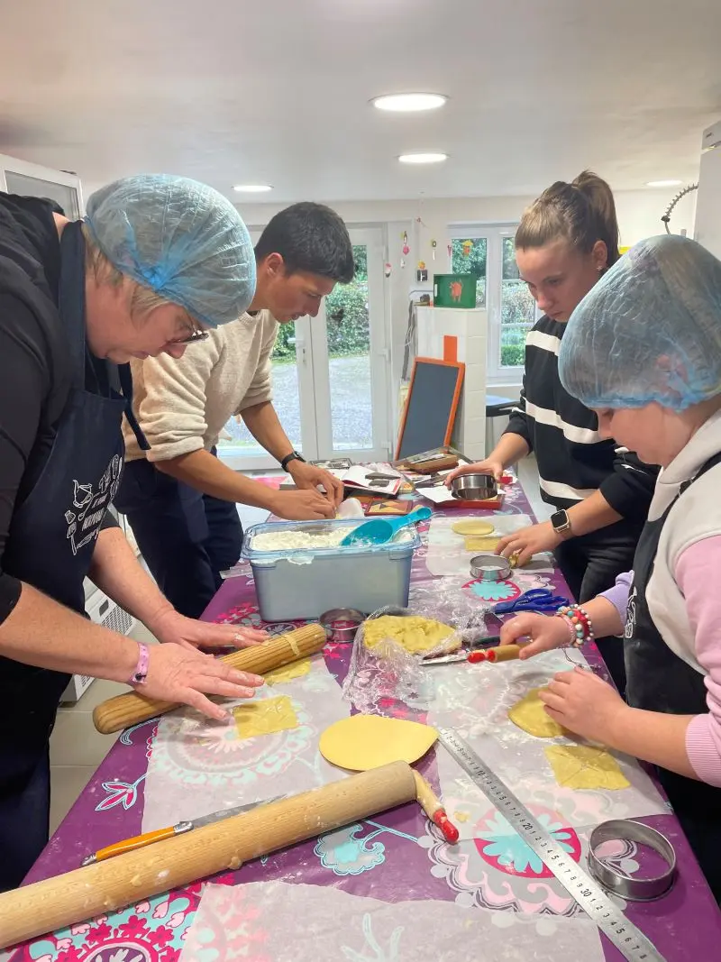 Gourmandises Ludiques Jeux de pâtisserie tartelettes pommes La Lucerne d'Outremer 2025