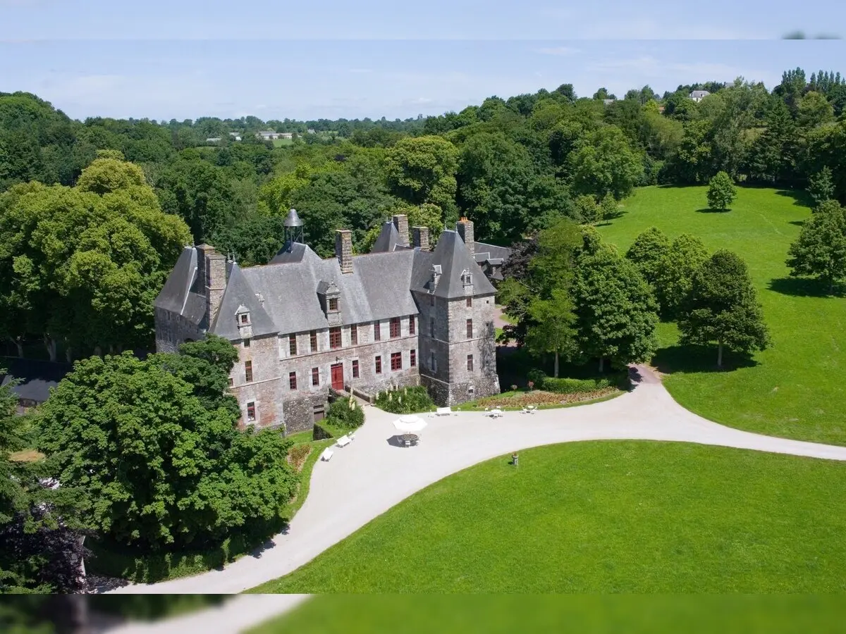 Le chateau - Archives Pontigny-Cerisy (1)*