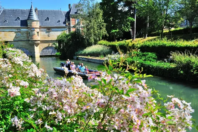 balades-en-barque-chalons-chateau-du-marche