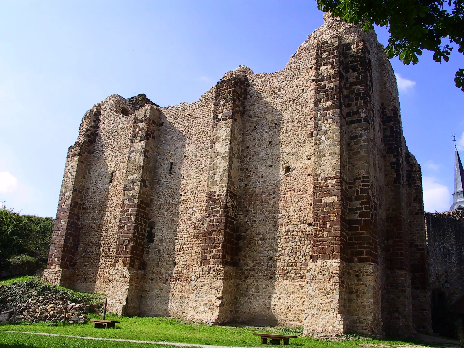Donjon de Sainte-Suzanne