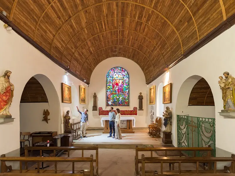 eglise_graal_grandvitrail_Tréhorenteuc_DestinationBrocéliande