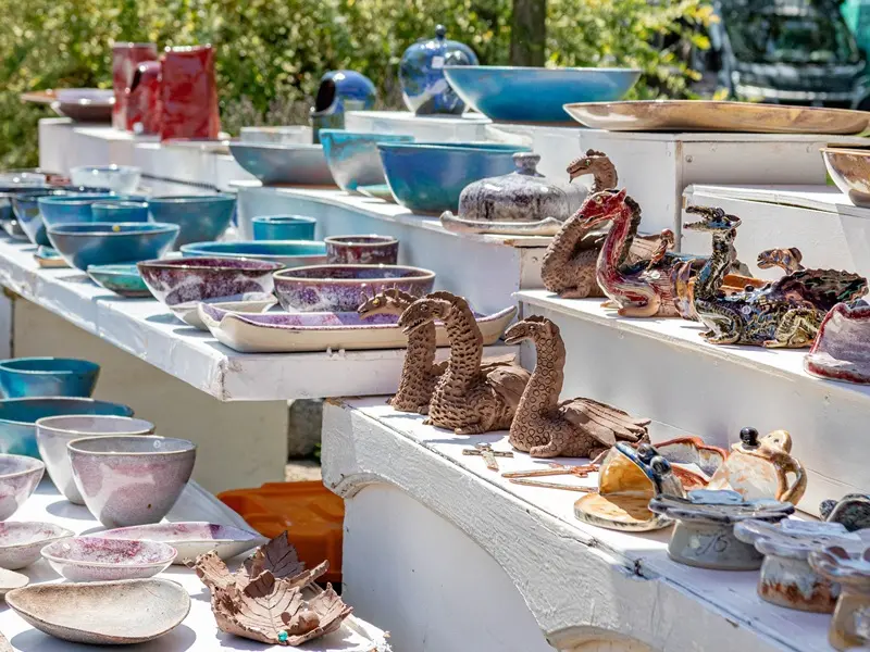 Marché estival artisanal de Tréhorenteuc - Destination Brocéliande