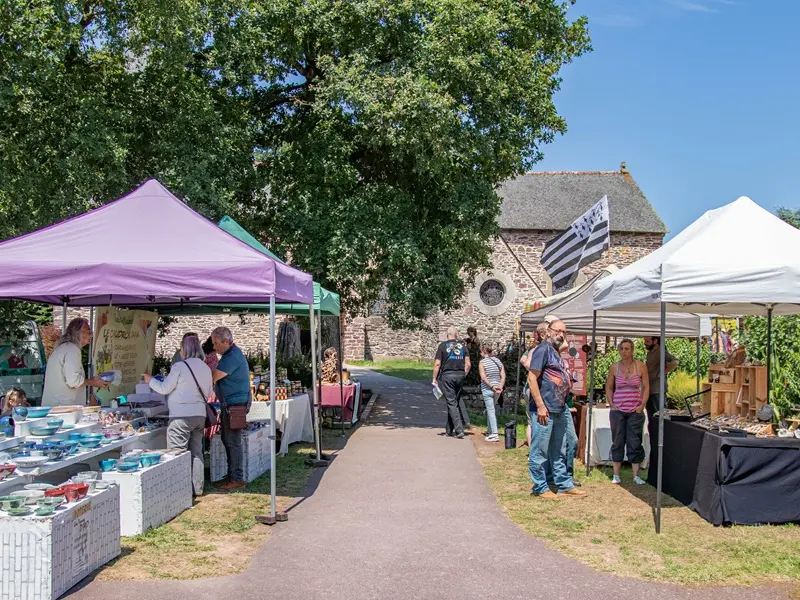 Marché estival artisanal de Tréhorenteuc - Destination Brocéliande