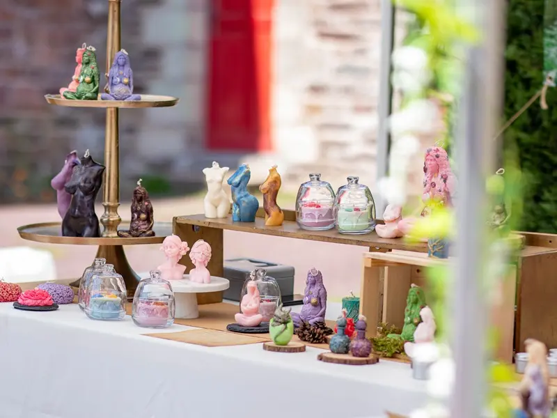 Marché estival artisanal de Tréhorenteuc - Destination Brocéliande