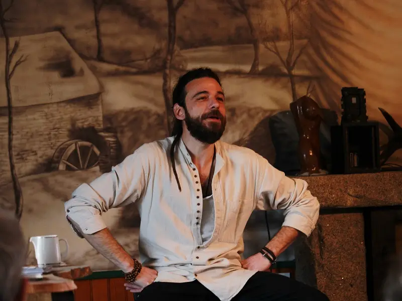 cie_saltimbranques_jean_contes_animations_Concoret_DestinationBrocéliande