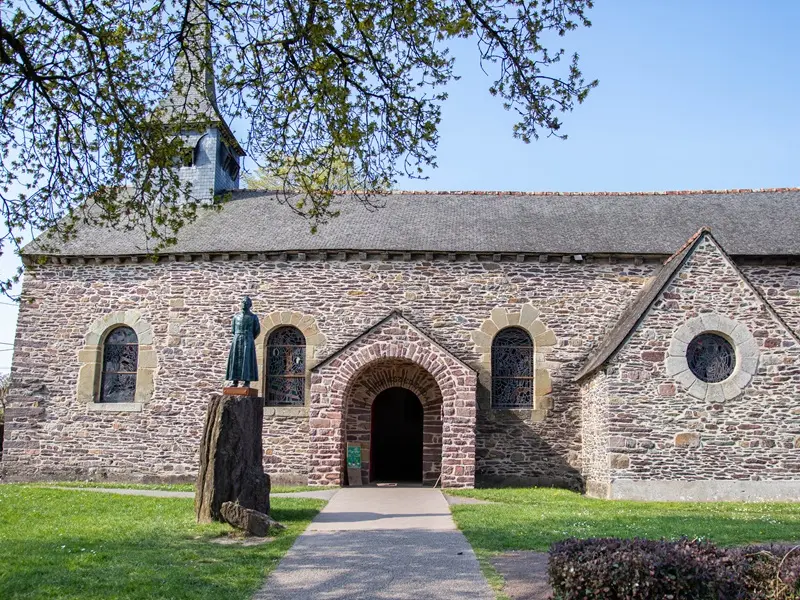 Eglise-du-Graal_Trehorenteuc_DestinationBrocéliande