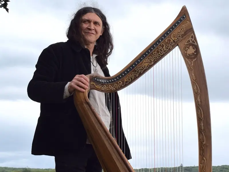 ChristopheGuillemot_harpe_celtique_concert_eglise_graal_Trehorenteuc_Broceliande