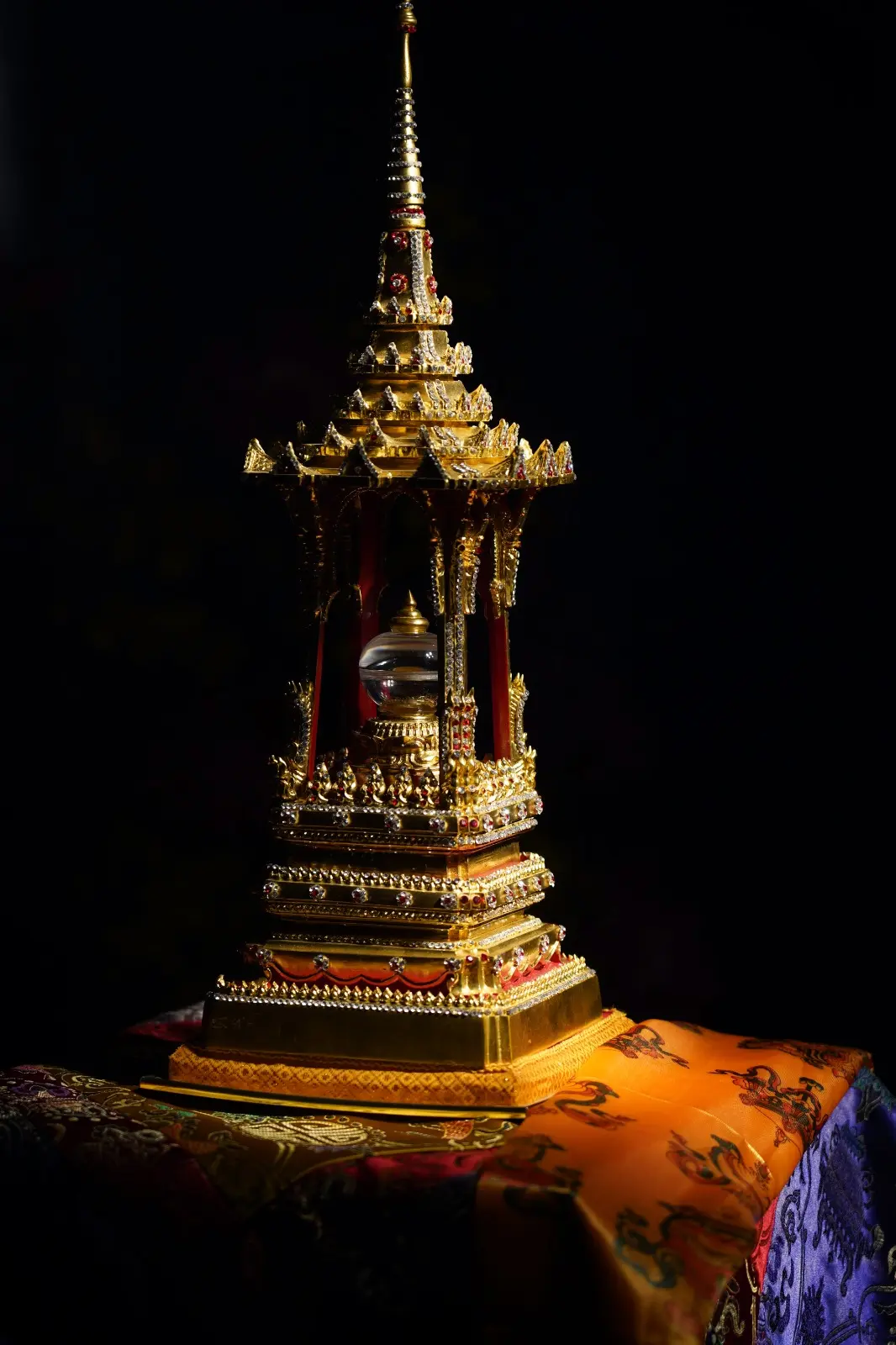 Drukpa Plouray - Reliquaire contenant les Reliques du Bouddha - Crédit photo Union Bouddhiste de France