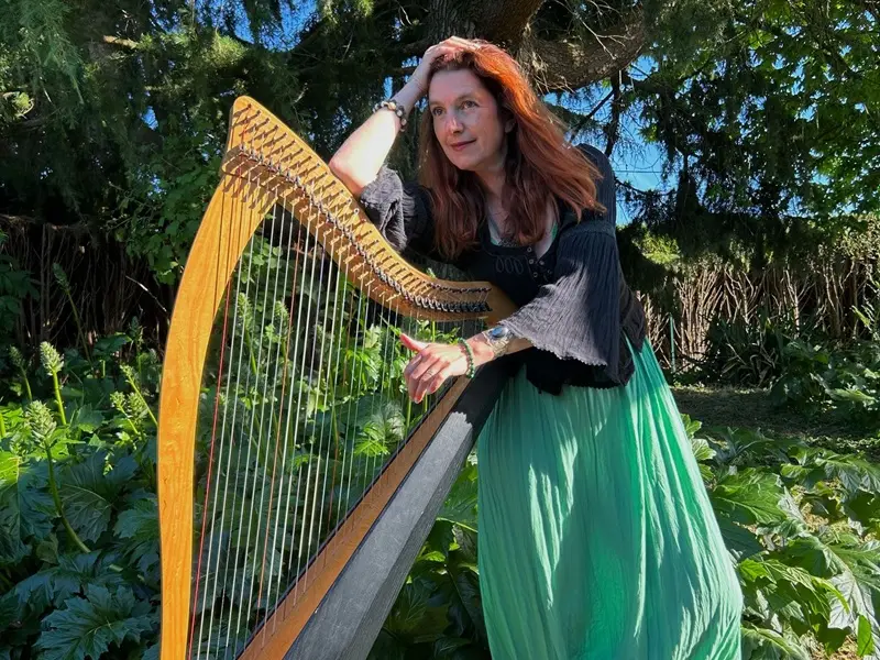 gael_chant_et_harpe_concert_église-du-graal_trehorenteuc_broceliande
