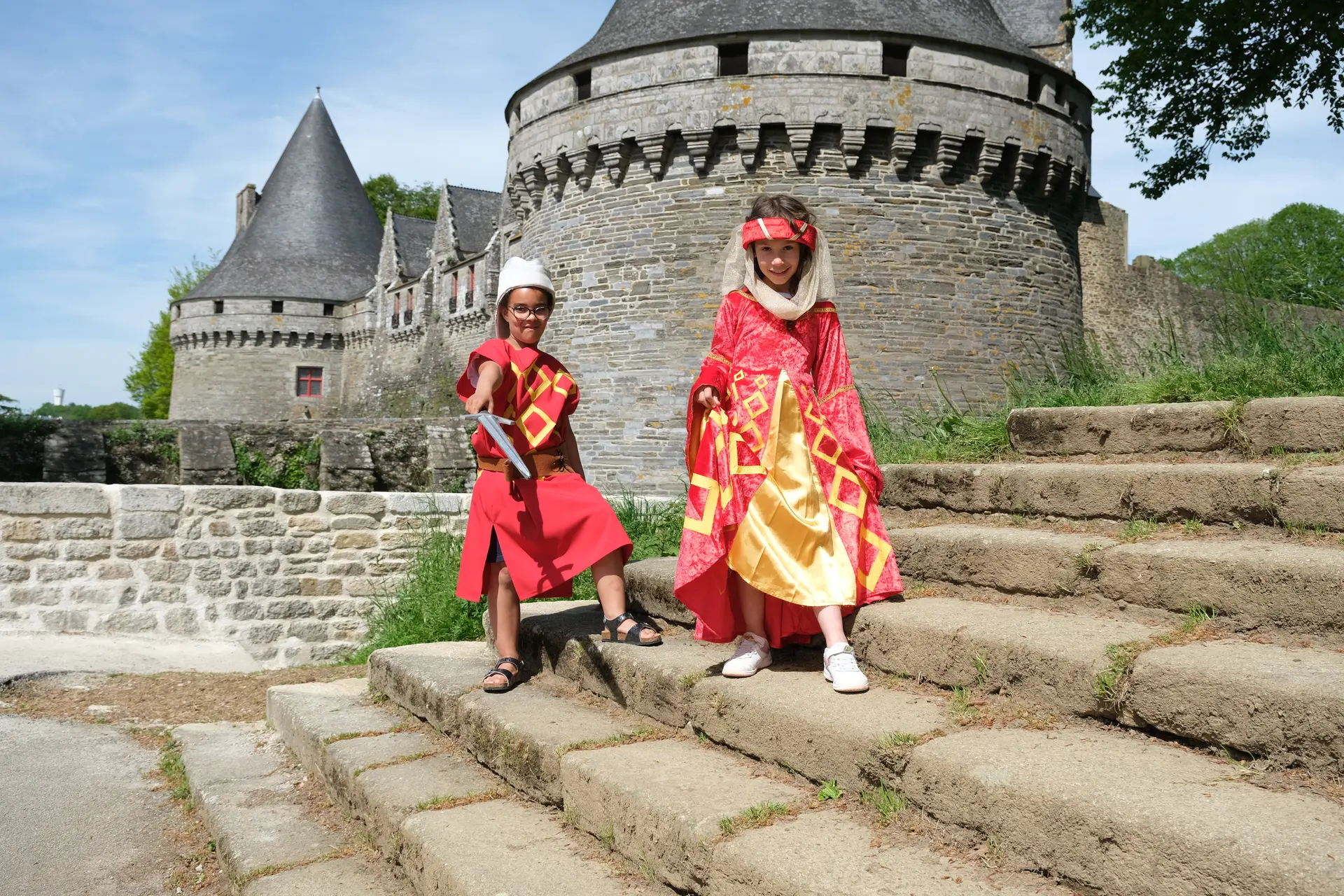 Les enfants en costume médiéval