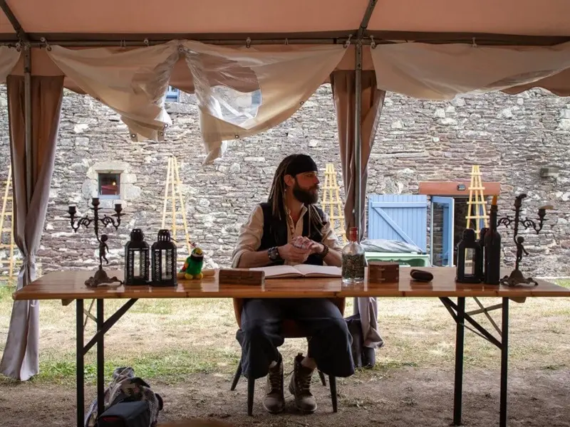 jeu-immersif_gare-aux-mutins_jean-le-raconte-art_CIe-Saltimbranques_Tréhorenteuc