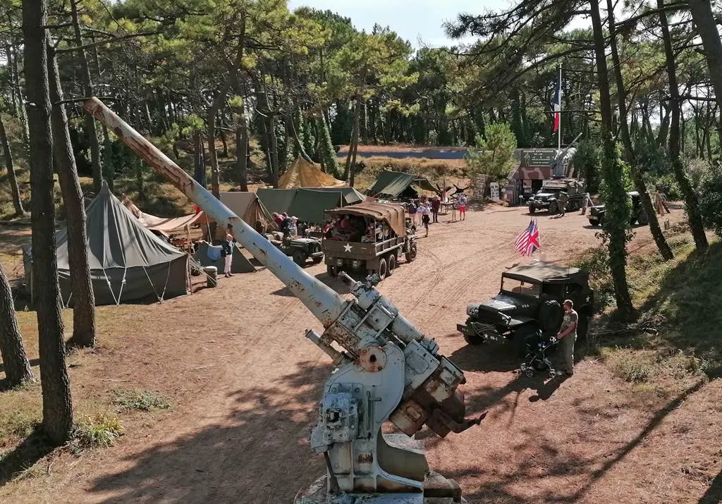 Exposition de véhicule et matériel militaire