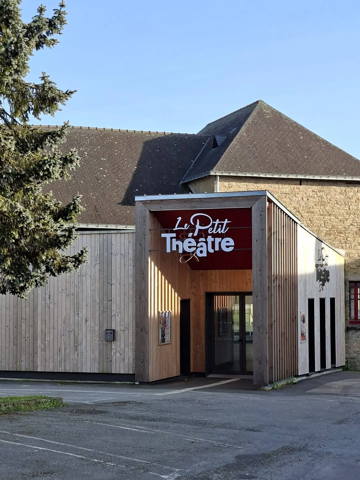 le-petit-theatre-scaled